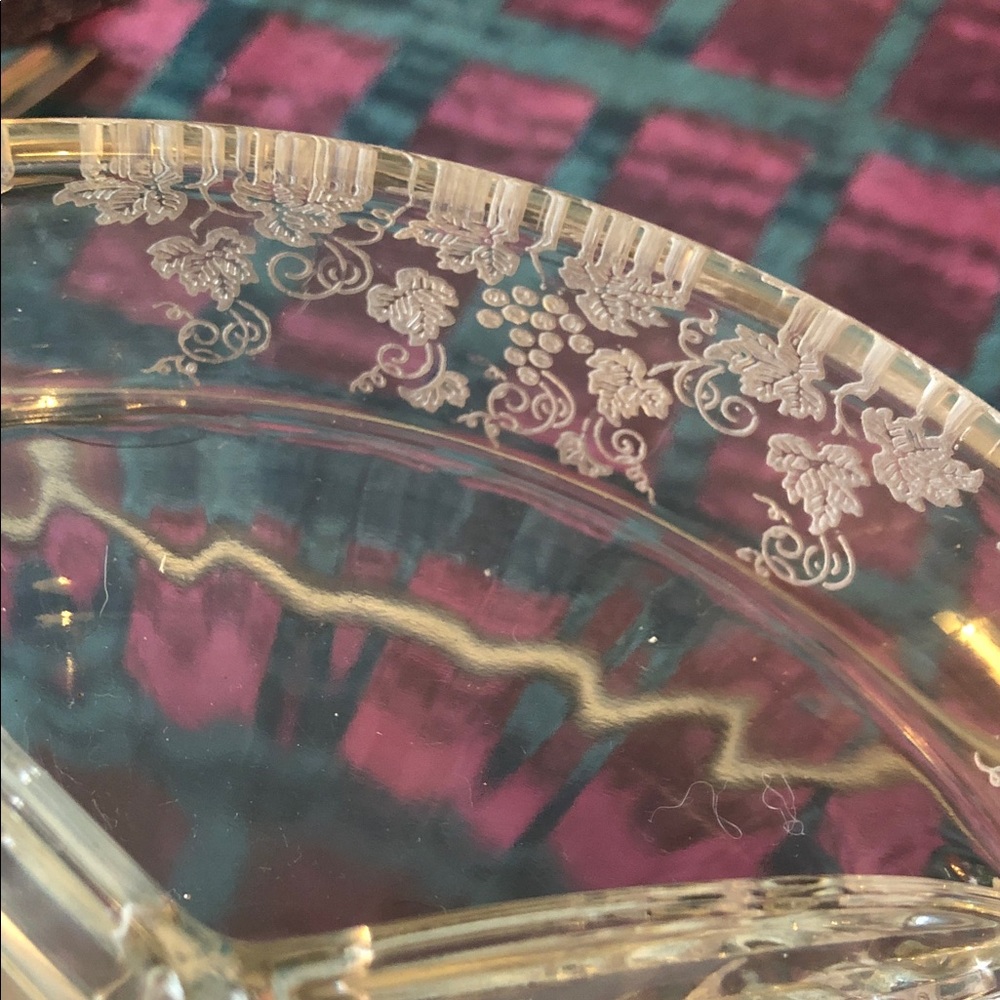 CLEAR ETCHED GLASS DIVIDED SERVING DISH • HEAVY • 7” ROUND •VINTAGE - Picture 6 of 11